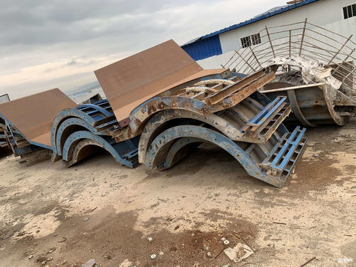 甘肃某地井盖一敲就碎，城市管理之隐忧